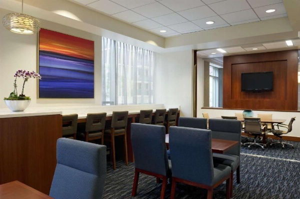 Hilton Chicago/Magnificent Mile Suites image 12