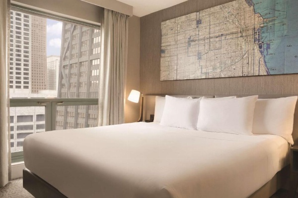Hilton Chicago/Magnificent Mile Suites image 16