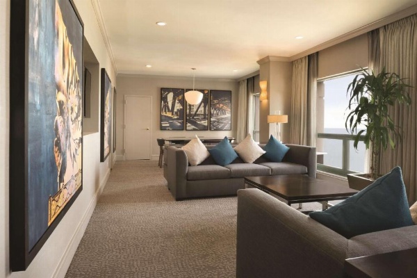 Hilton Chicago/Magnificent Mile Suites image 17