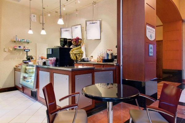 Hilton Chicago/Magnificent Mile Suites image 6